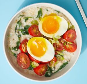 Oatmeal with Greens, Tomato and Egg